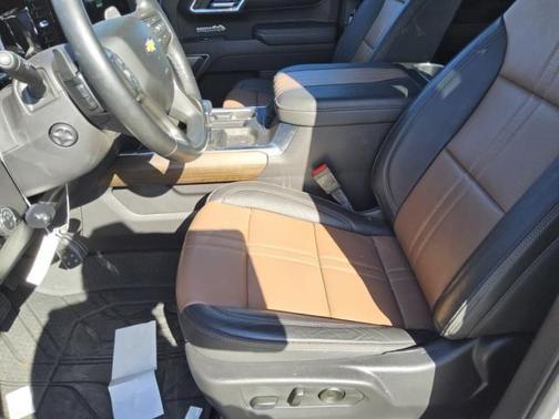 Iridescent Pearl Tricoat 2024 Chevrolet Silverado 1500 High Country