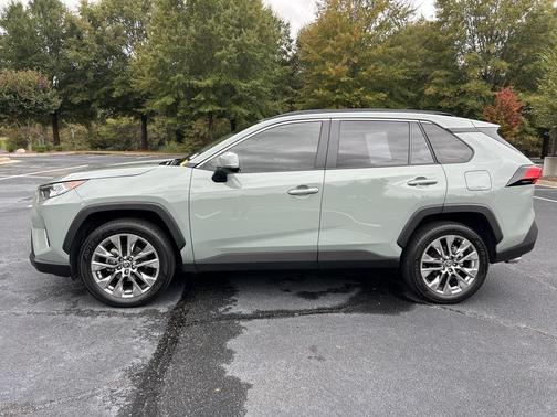 2021 Toyota RAV4 XLE Premium