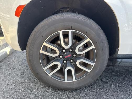 2021 GMC Yukon XL 4WD AT4