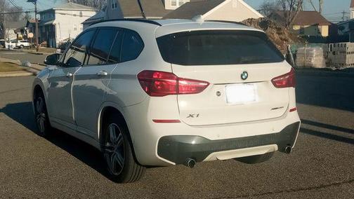 Photo 3 of 21 of 2018 BMW X1 xDrive28i