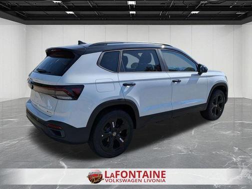2025 Volkswagen Taos 1.5T SE Black