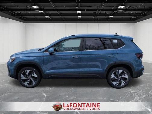 Monterey Blue Pearl 2026 Volkswagen Taos 1.5T SE