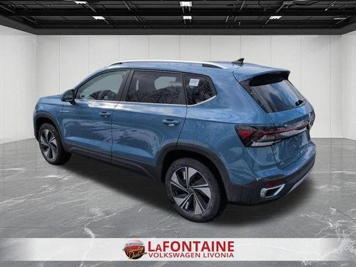 Monterey Blue Pearl 2026 Volkswagen Taos 1.5T SE