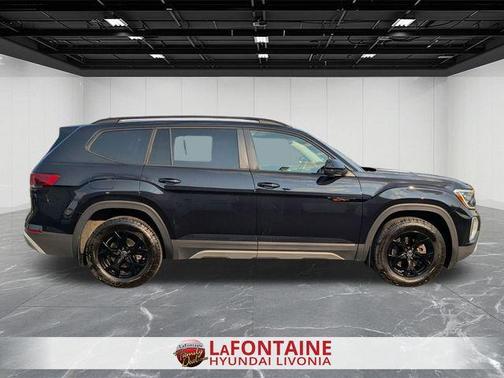 2024 Volkswagen Atlas 2.0T Peak Edition SEL