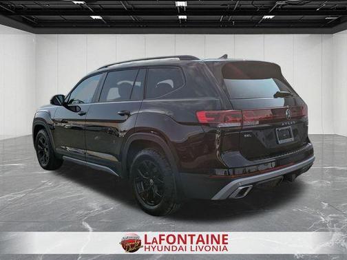 2024 Volkswagen Atlas 2.0T Peak Edition SEL
