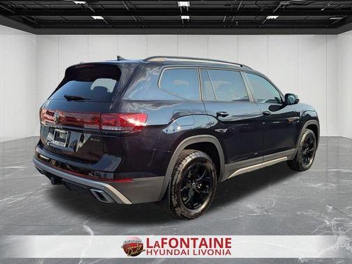 2024 Volkswagen Atlas 2.0T Peak Edition SEL