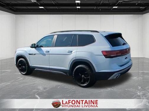 2024 Volkswagen Atlas 2.0T Peak Edition SEL