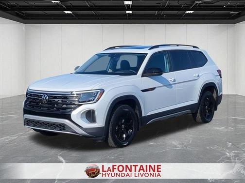 2024 Volkswagen Atlas 2.0T Peak Edition SEL