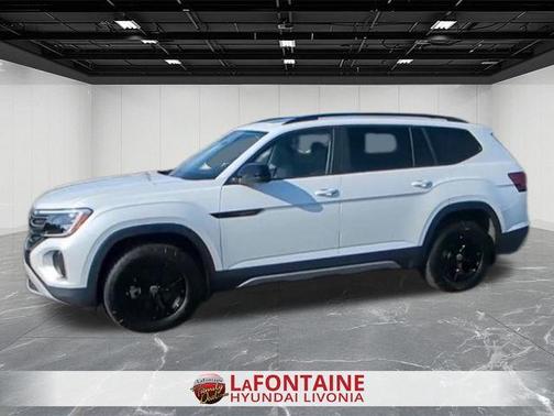 2024 Volkswagen Atlas 2.0T Peak Edition SEL