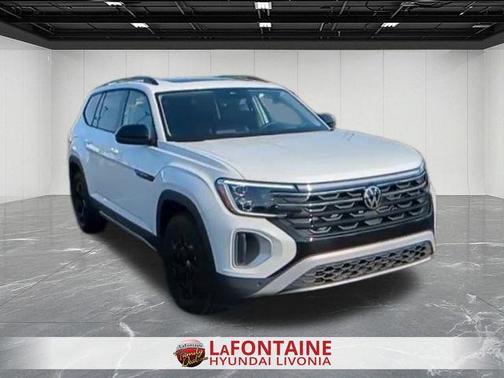 2024 Volkswagen Atlas 2.0T Peak Edition SEL