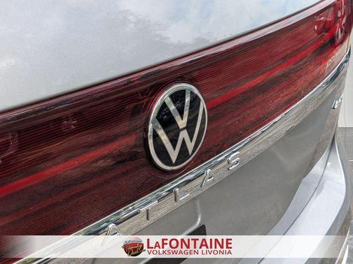 2025 Volkswagen Atlas 2.0T SEL Premium R-Line
