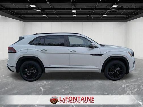 2025 Volkswagen Atlas Cross Sport 2.0T SEL R-Line Black