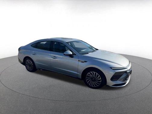 2025 Hyundai SONATA Hybrid SE
