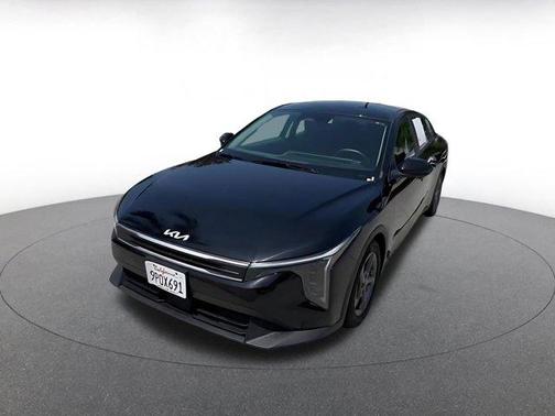 Aurora Black Pearl 2025 Kia K4 LXS
