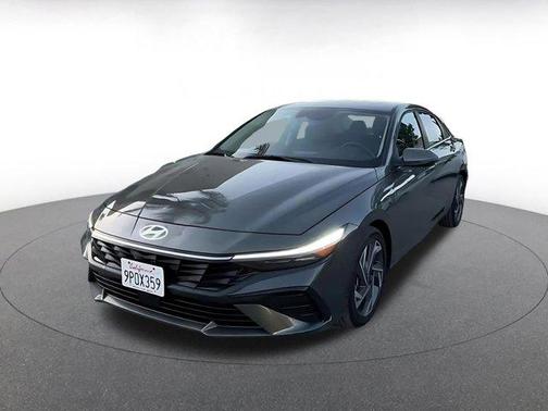 2025 Hyundai ELANTRA Limited