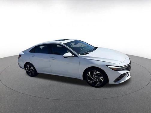 2025 Hyundai ELANTRA SEL