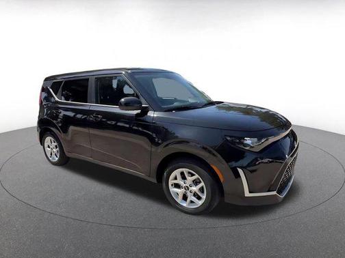 Fusion Black 2025 Kia Soul LX