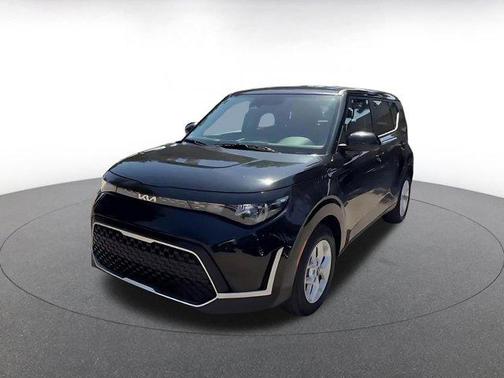 Fusion Black 2025 Kia Soul LX