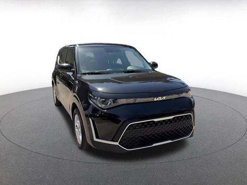 Fusion Black 2025 Kia Soul LX