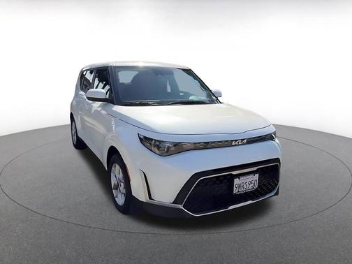 Snow White Pearl 2025 Kia Soul LX