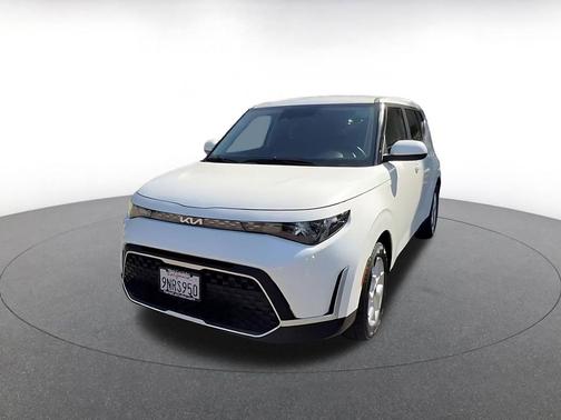 Snow White Pearl 2025 Kia Soul LX