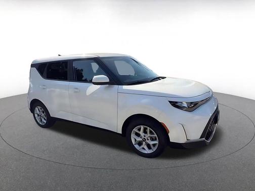 Snow White Pearl 2025 Kia Soul LX