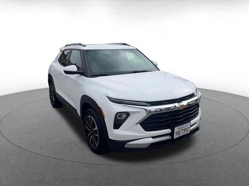 Summit White 2025 Chevrolet Trailblazer LT