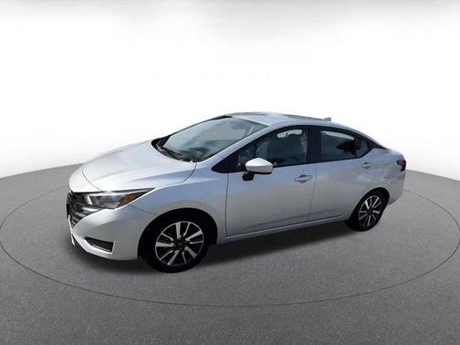 Brilliant Silver Metallic 2025 Nissan Versa 1.6 SV