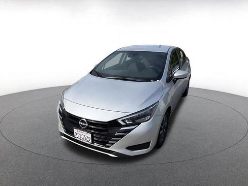 Brilliant Silver Metallic 2025 Nissan Versa 1.6 SV