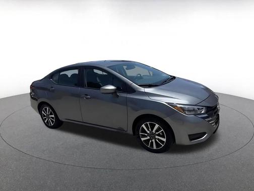 Gun Metallic 2025 Nissan Versa 1.6 SV