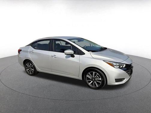 Brilliant Silver Metallic 2025 Nissan Versa 1.6 SV