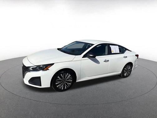 2025 Nissan Altima SV FWD