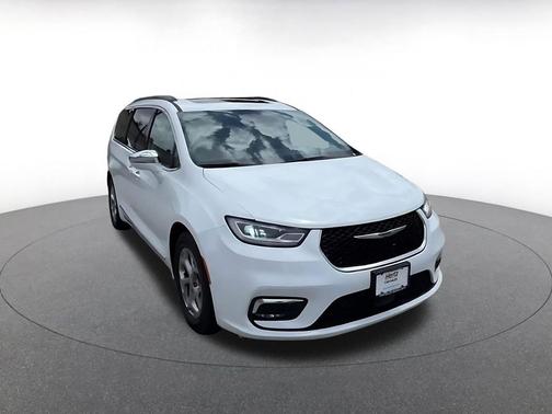 Bright White Clearcoat 2022 Chrysler Pacifica Limited