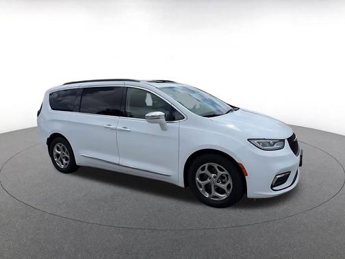 Bright White Clearcoat 2022 Chrysler Pacifica Limited