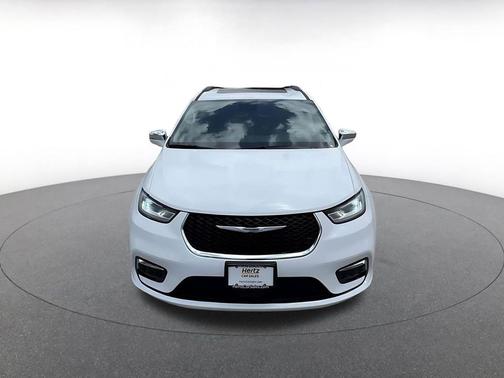 Bright White Clearcoat 2022 Chrysler Pacifica Limited