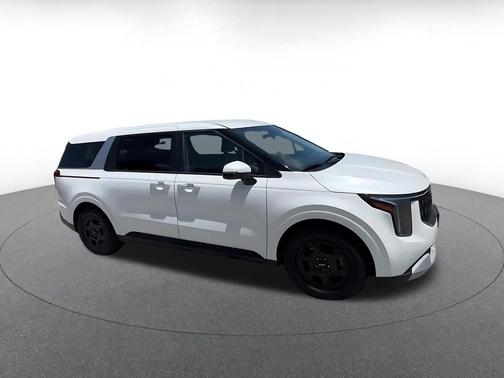 Snow White Pearl 2026 Kia Carnival LXS