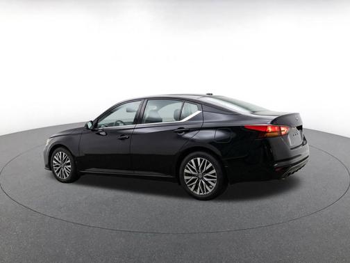 Super Black 2025 Nissan Altima SV FWD
