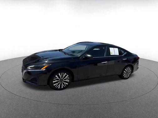 Super Black 2025 Nissan Altima SV FWD