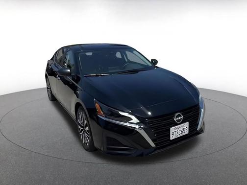Super Black 2025 Nissan Altima SV FWD