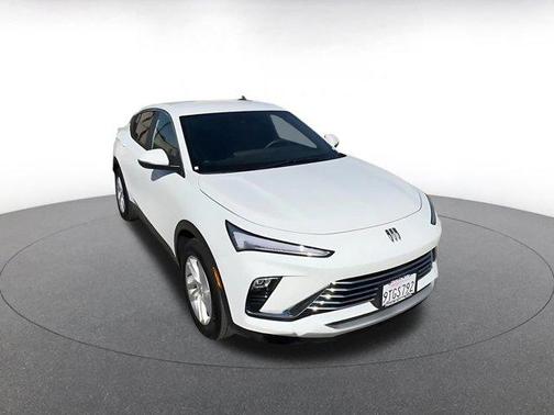 Summit White 2025 Buick Envista Preferred FWD