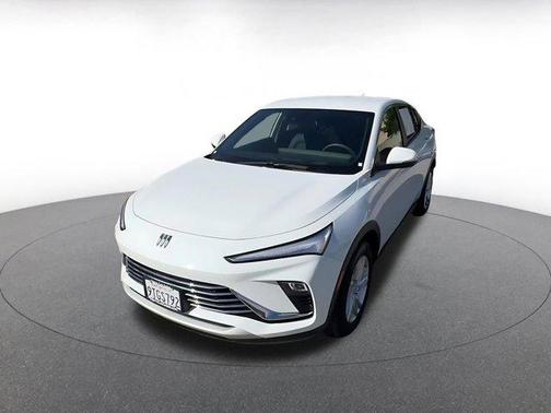 Summit White 2025 Buick Envista Preferred FWD