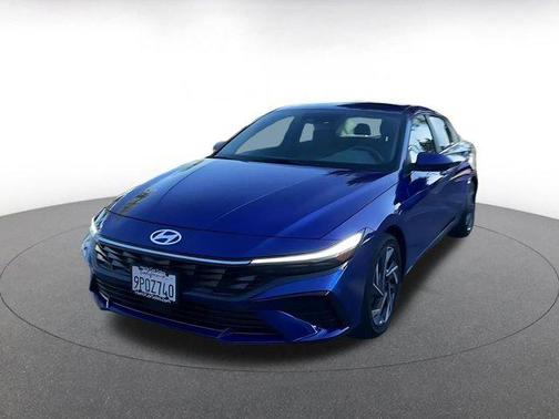 2025 Hyundai ELANTRA SEL