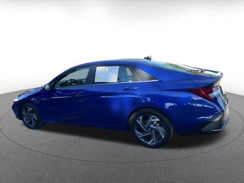 2025 Hyundai ELANTRA SEL