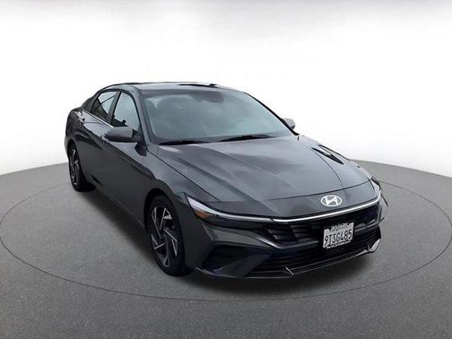 2025 Hyundai ELANTRA SEL