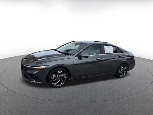 2025 Hyundai ELANTRA SEL