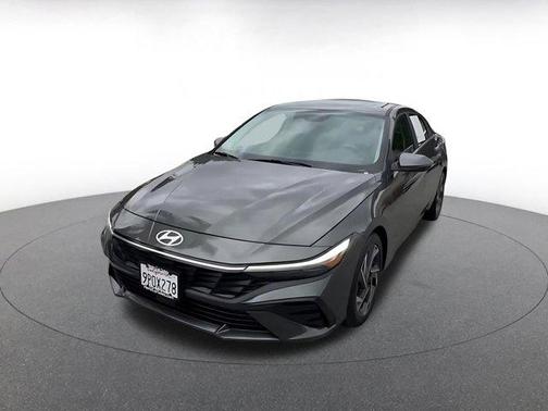 2025 Hyundai ELANTRA Limited