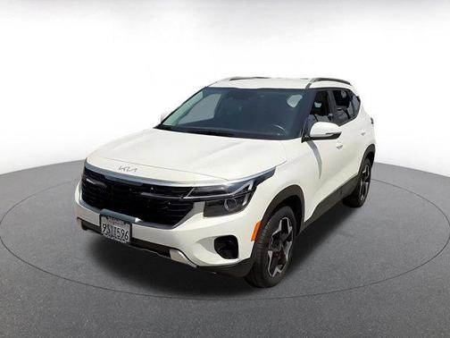 Snow White Pearl 2025 Kia Seltos S