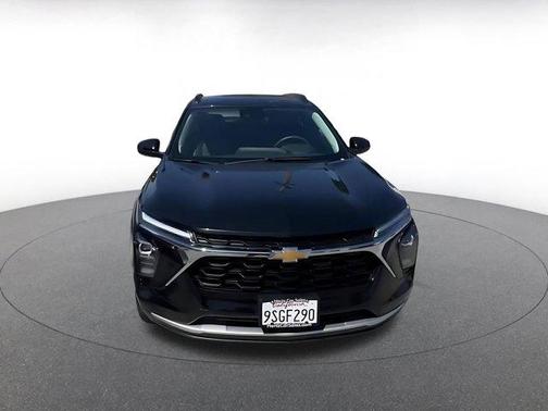 Mosaic Black Metallic 2025 Chevrolet Trax LT