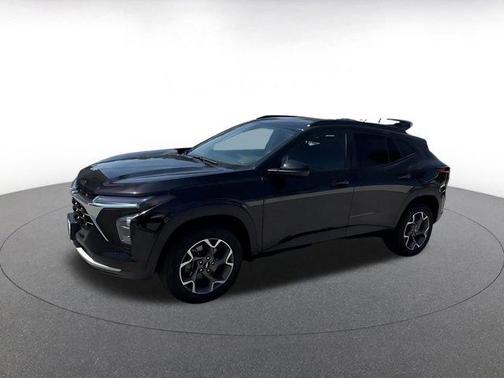 Mosaic Black Metallic 2025 Chevrolet Trax LT