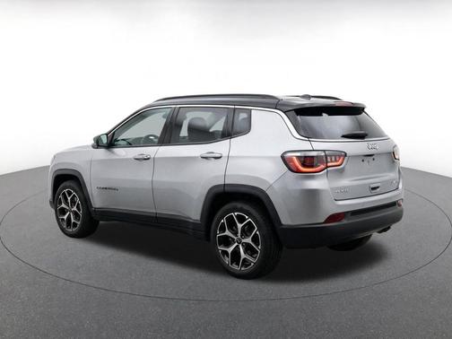 Silver Zynith Metallic Clearcoat 2025 Jeep Compass Limited